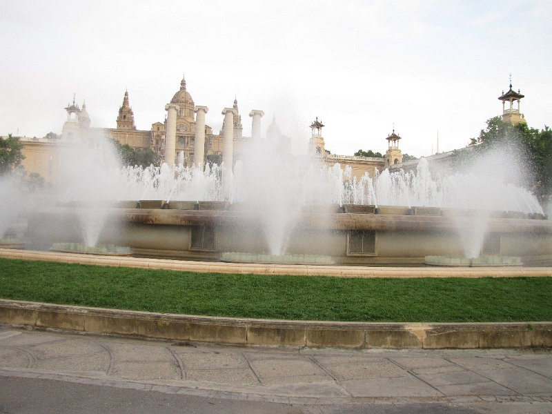 Font magica de Montjuic1.jpg - De fonteinen beginnen aan hun show.